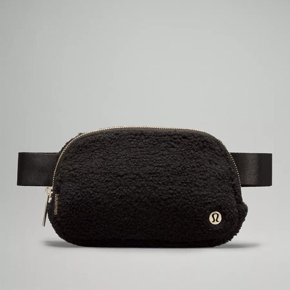 NWT Lululemon Everywhere Belt Bag 1L *Fleece - Black/Gold